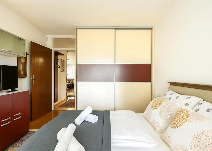 Grand 94M2 Duplex Suite With Free Parking - Heart Of Old Town Apartman Szarajevó